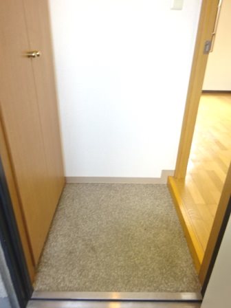 プチ　パヴィヨン 玄関