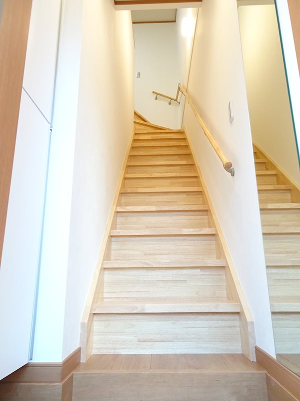 MAISON FAMILLE2号館 玄関