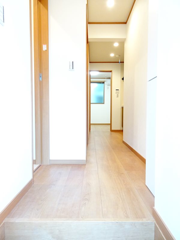 MAISON FAMILLE2号館 玄関