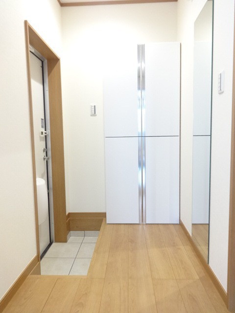 ソレイユ谷塚 玄関