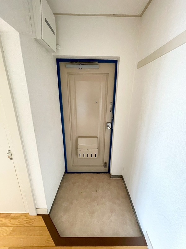 舎人吉岡ハイツ  玄関