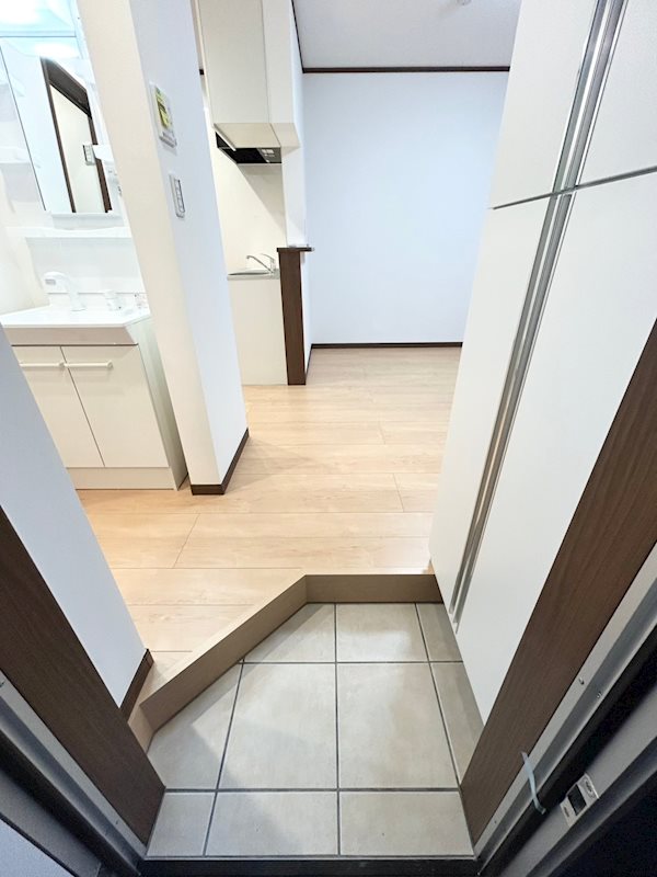 チャコール草加 玄関