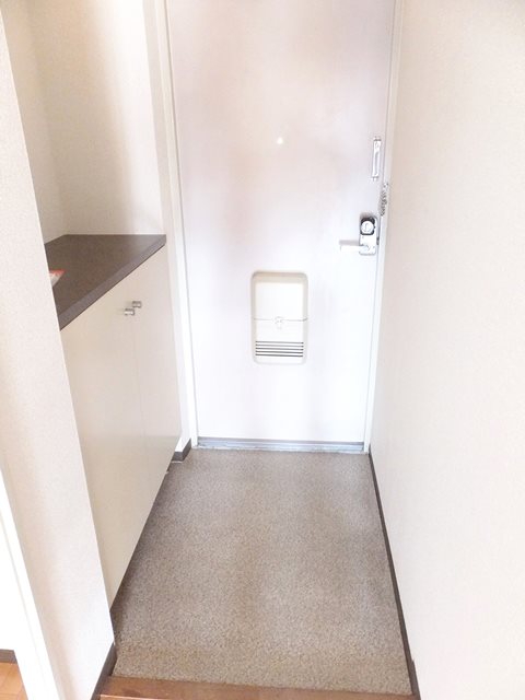 マンション紺利3 玄関