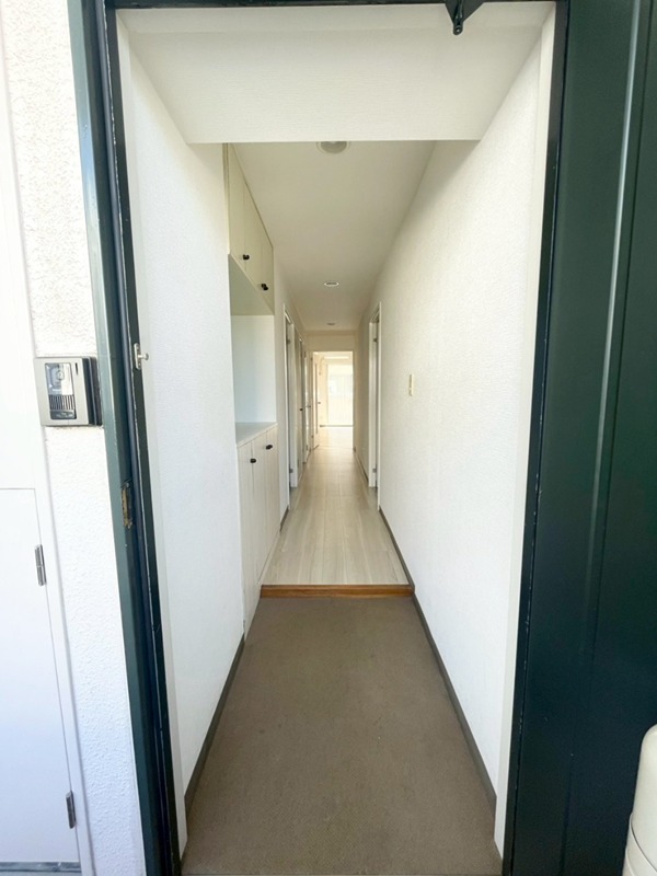 ヴィラコヤス弐番館 玄関