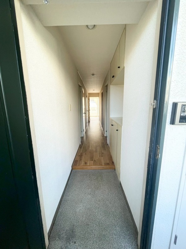 ヴィラコヤス弐番館 玄関