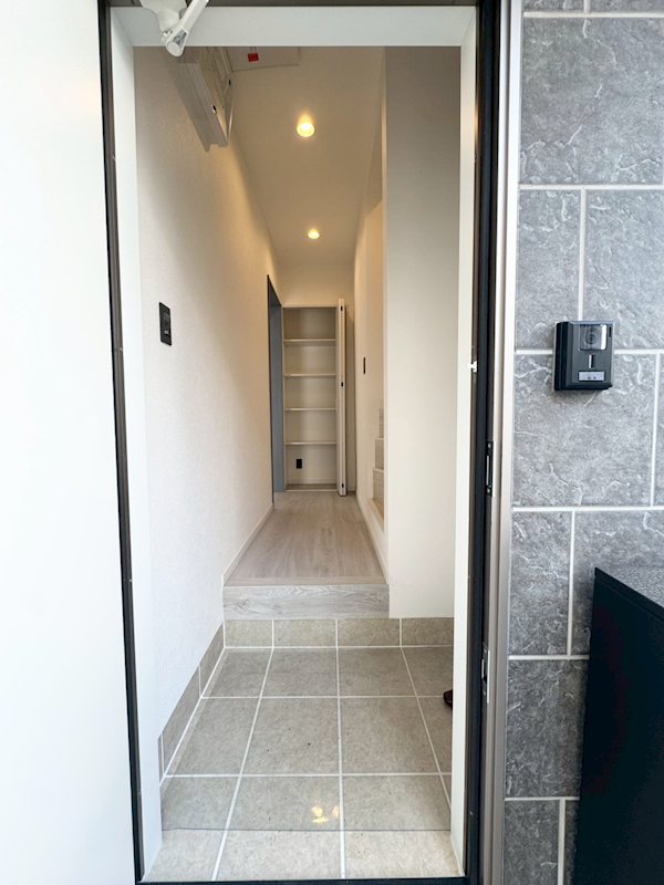 ルヴァン梅田戸建 玄関