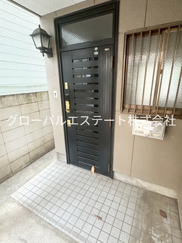 草加市西町戸建 玄関