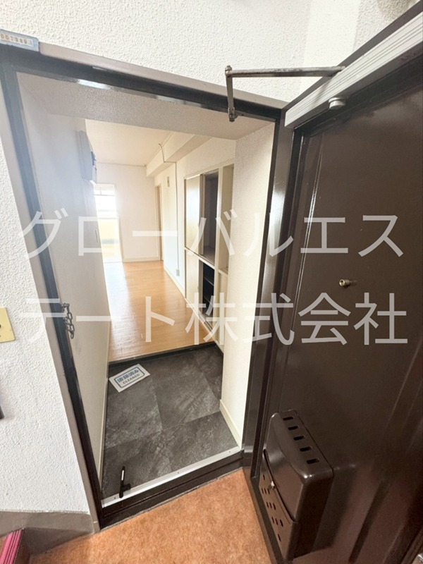 竹の塚STハイツ川津ビル 玄関