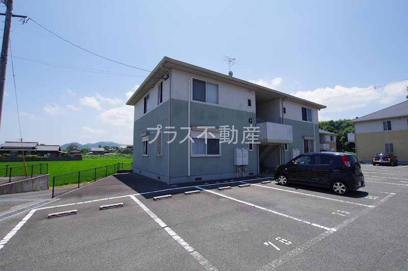デューク沼口G棟 駐車場