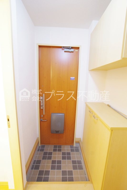 デューク沼口G棟 玄関