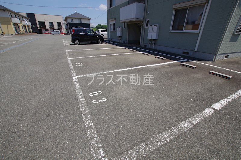 デューク沼口G棟 駐車場