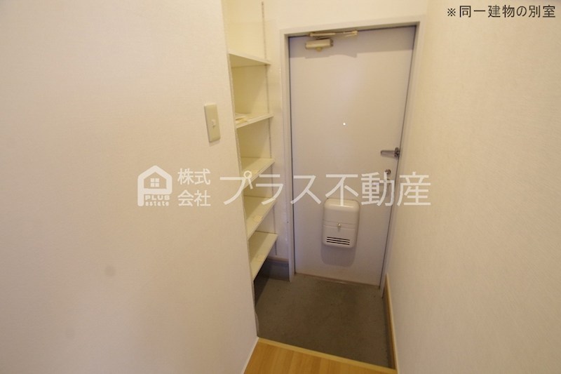 メゾンド・ワダ 玄関