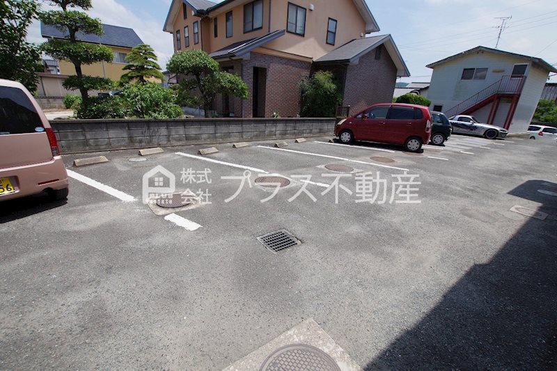 メゾン若宮2号館 駐車場