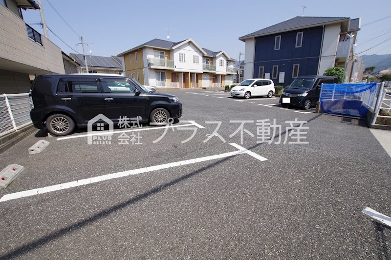 グランドゥール大地 Ａ棟 駐車場