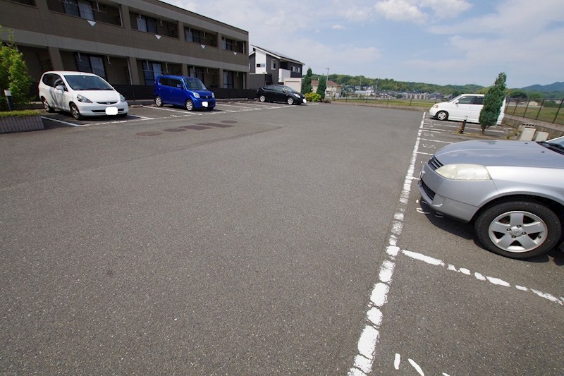 リヴィエール福丸　弐番館 駐車場
