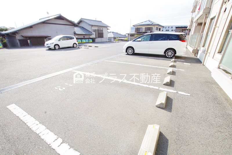 プレステージ加奈陀Ⅲ 駐車場