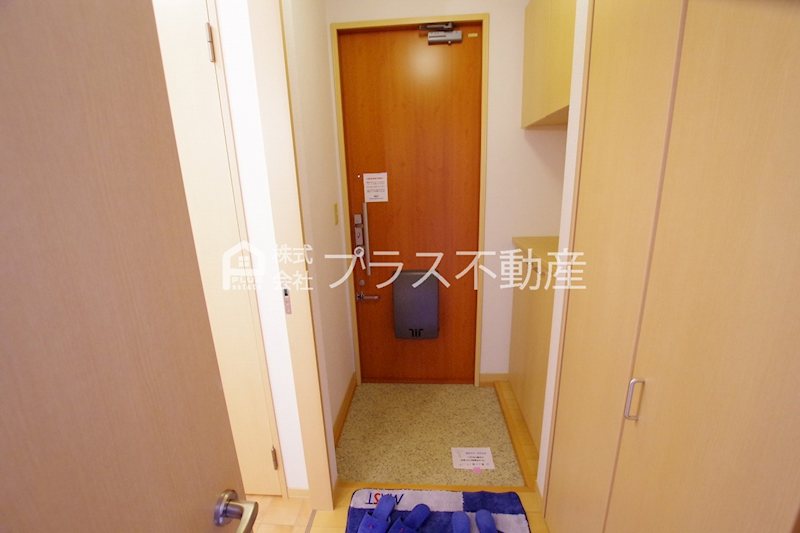 スクーデリア2007　E棟 玄関
