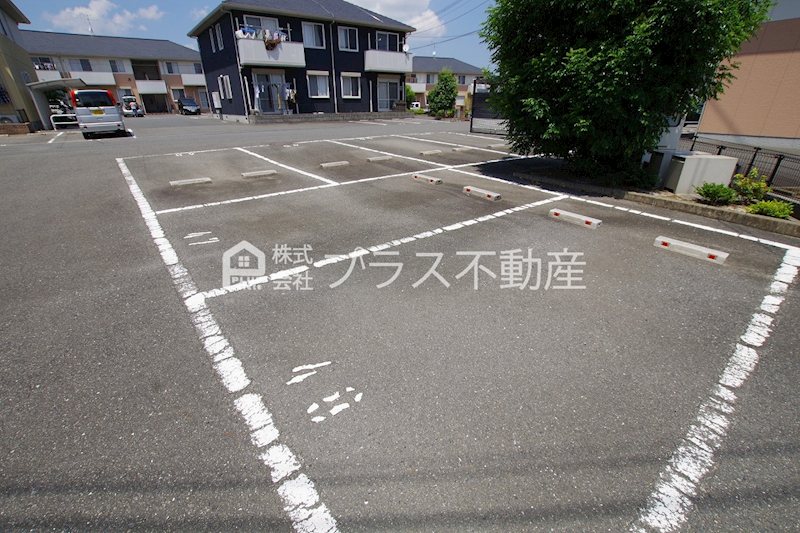 スクーデリア2007　E棟 駐車場