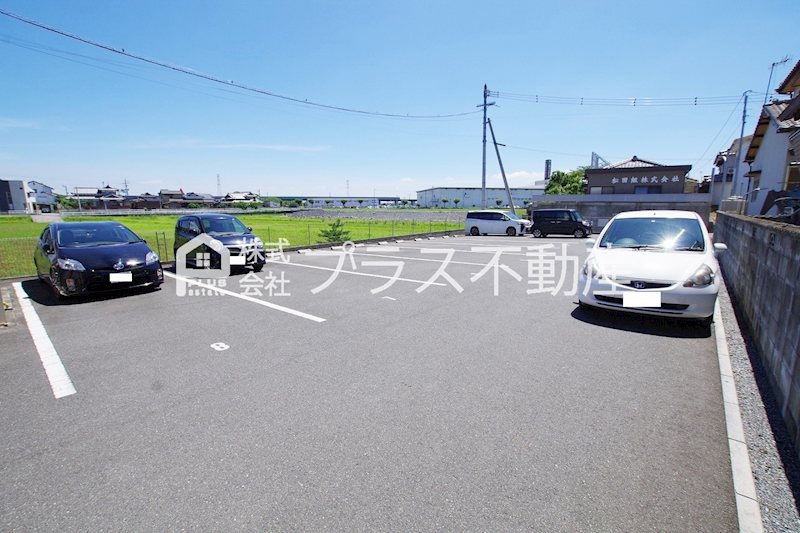 グランシャリオ 駐車場