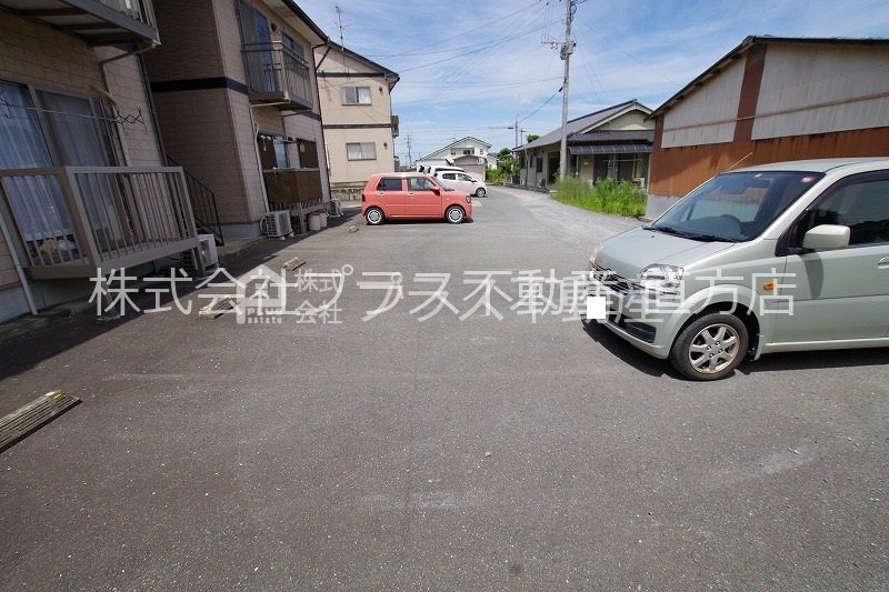 エクセレントK　B棟 駐車場