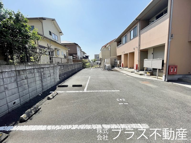 ファミリーヒルズ星ヶ丘Ⅰ 駐車場