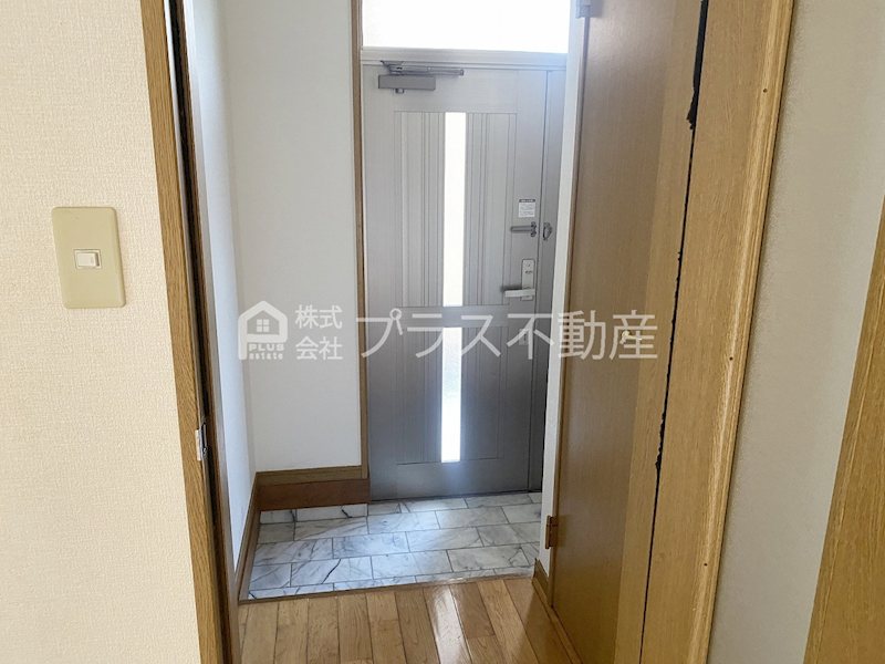 山春貸家 玄関