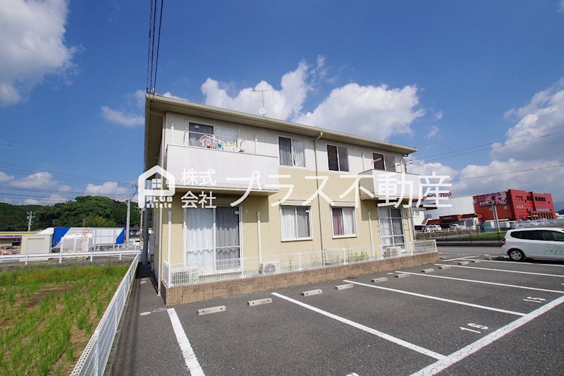 ヴィサージュ本城　B棟 駐車場