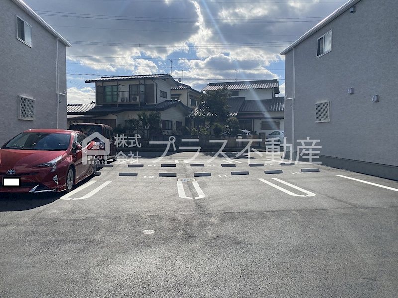 プレザントA 駐車場