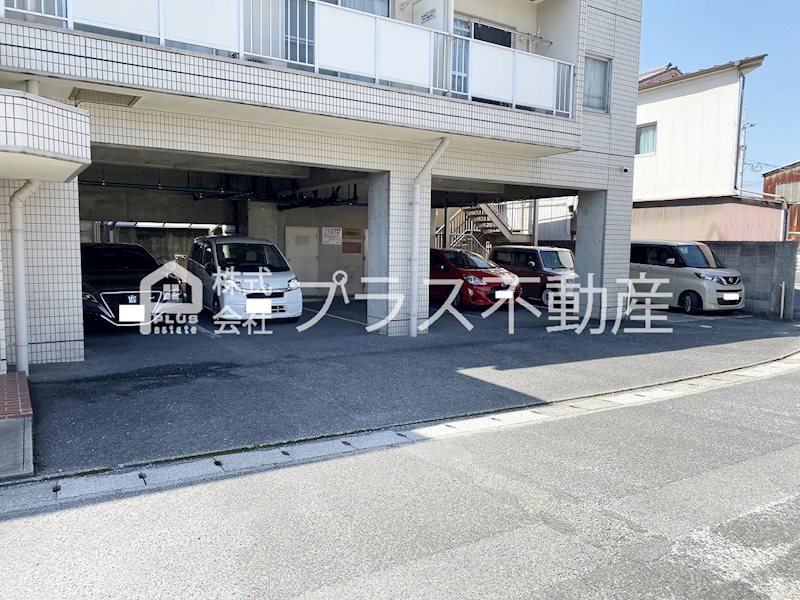 金沢ビル 駐車場