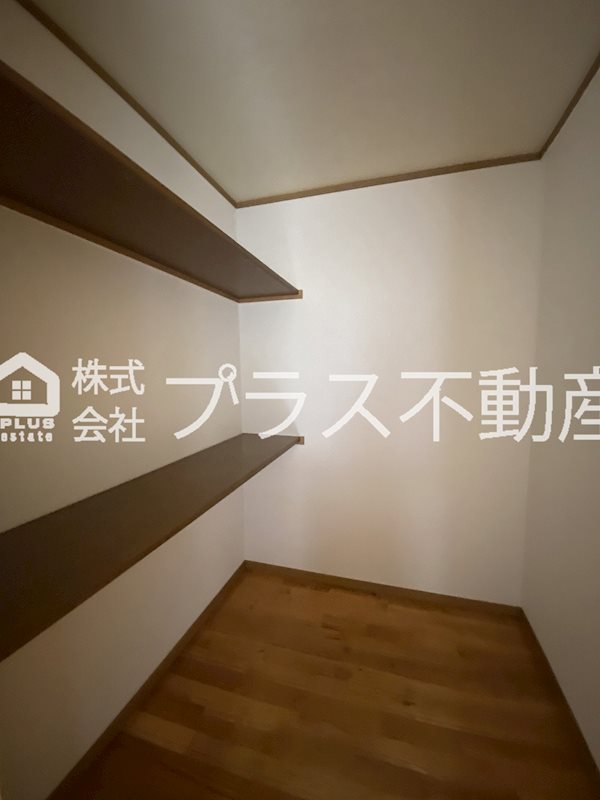 山春貸家  収納