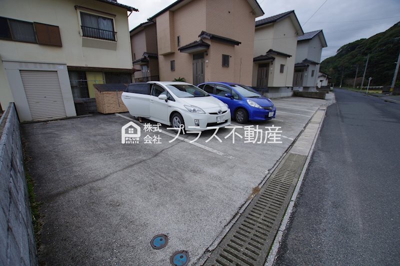 山春貸家  駐車場