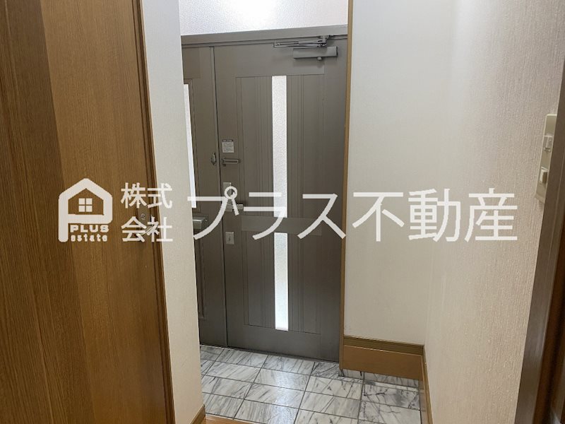 山春貸家  玄関