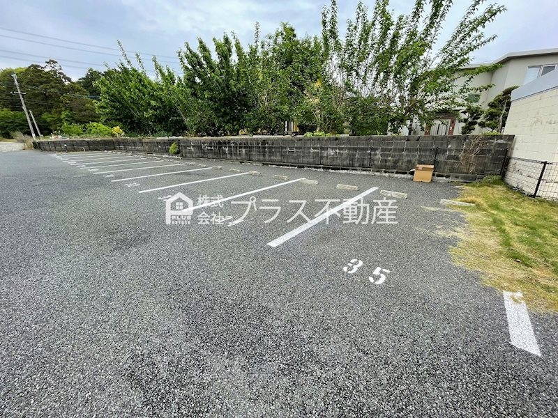 Ｖｅｒｓ　Ｌ’ａｖｅｎｉｒ 駐車場