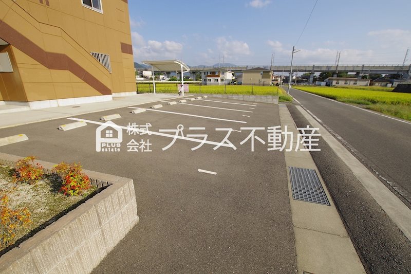 ラルーチェ　サンリッチ 駐車場