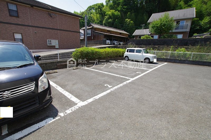 レオパレスヴェルデ 駐車場