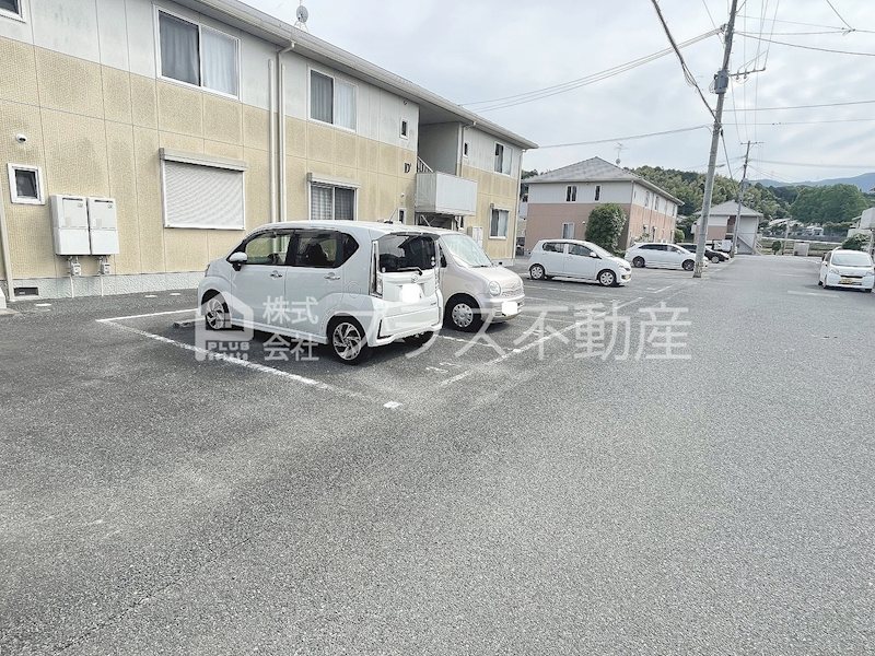 デューク沼口　D棟  駐車場