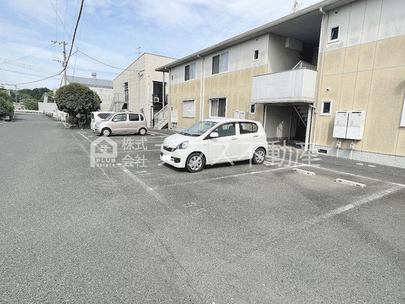 デューク沼口　D棟  駐車場