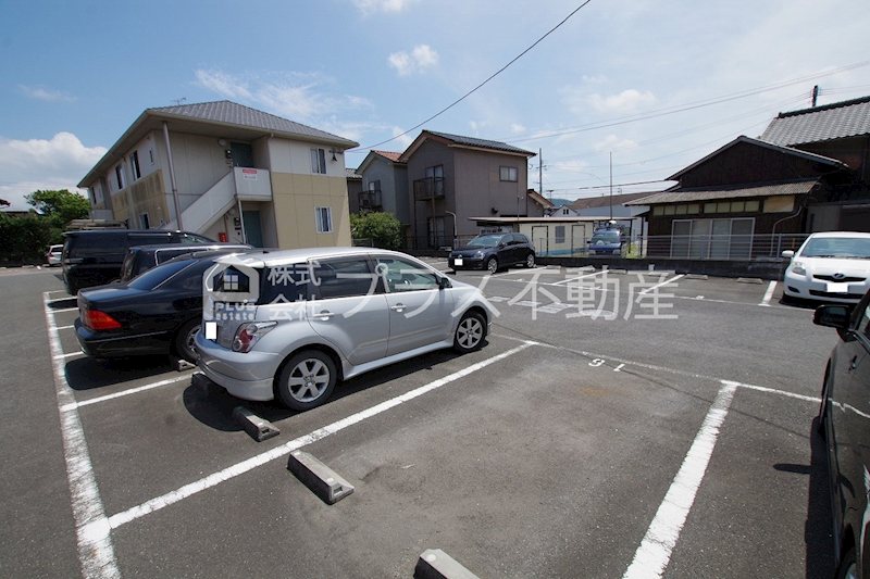 フローラHi　B棟 駐車場