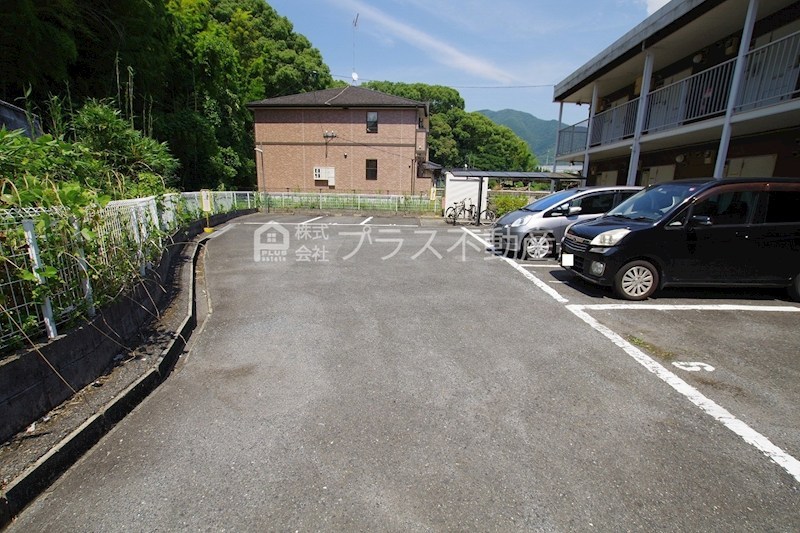 レオパレスヴェルデ 駐車場