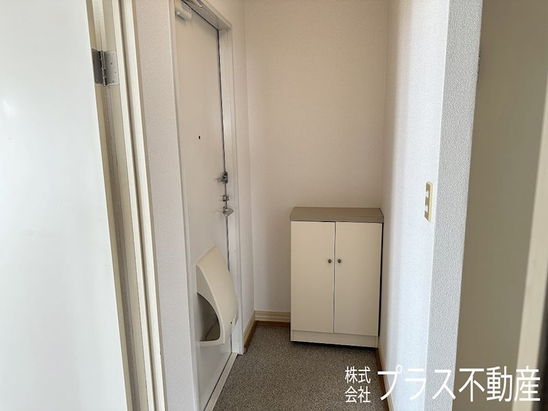 フレグランス小田代B棟 玄関