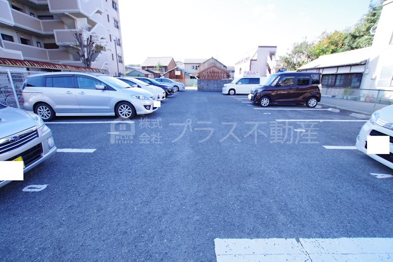 メゾン・エクセレンス 駐車場