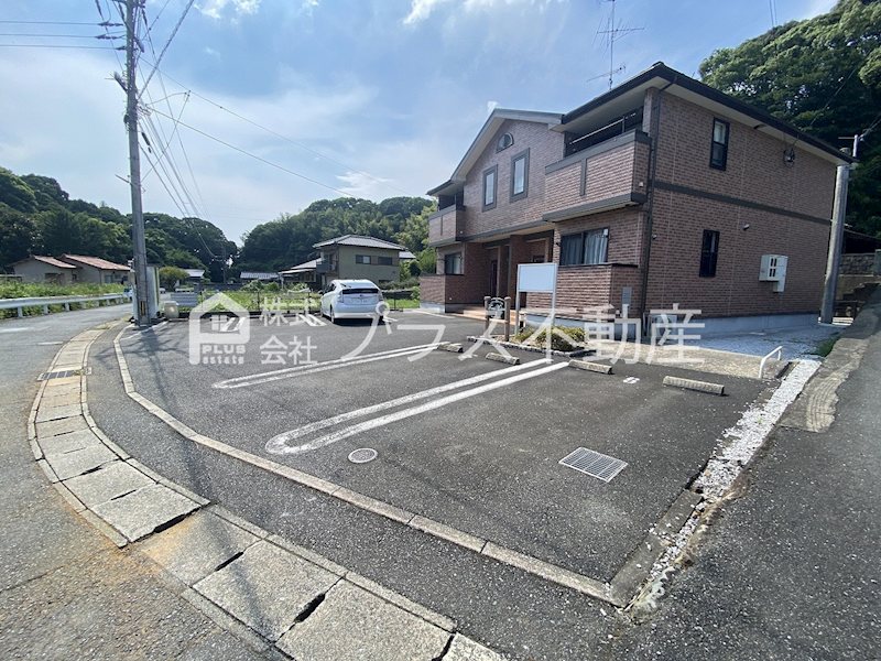 フォーリストメゾンⅠ 駐車場