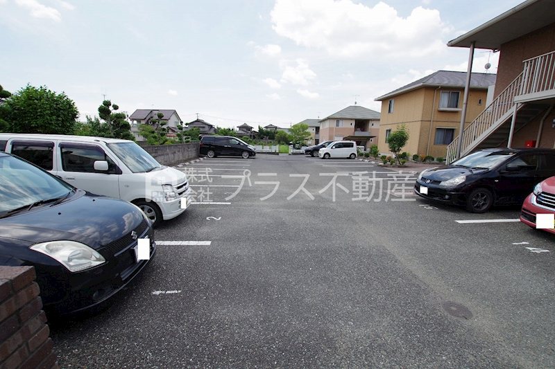 サニーコート本城　B棟  駐車場