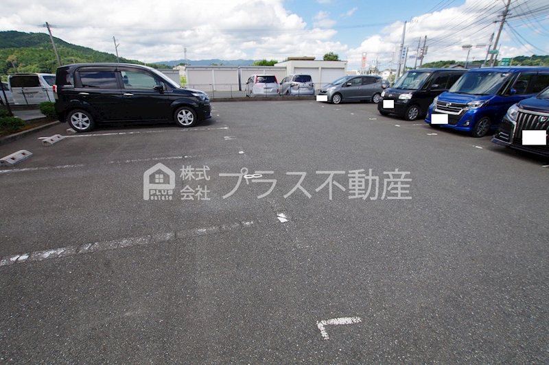 エスポアール愛A棟 駐車場