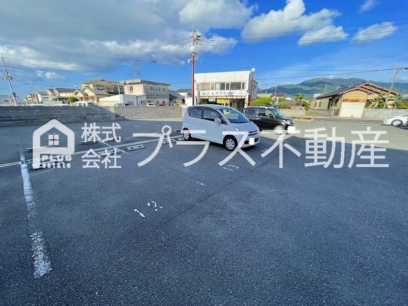 レオパレス水一 駐車場