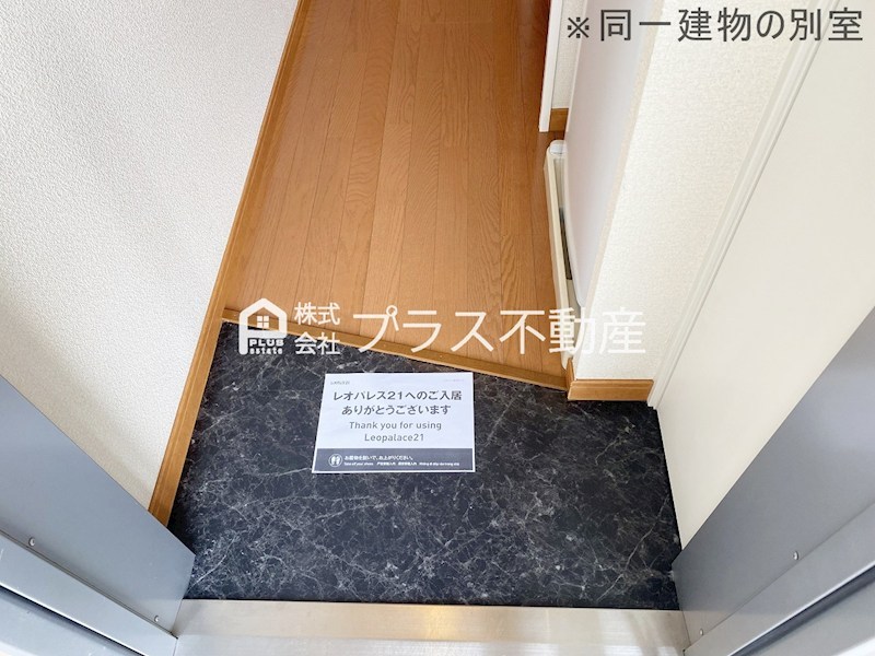 レオパレス水一 玄関