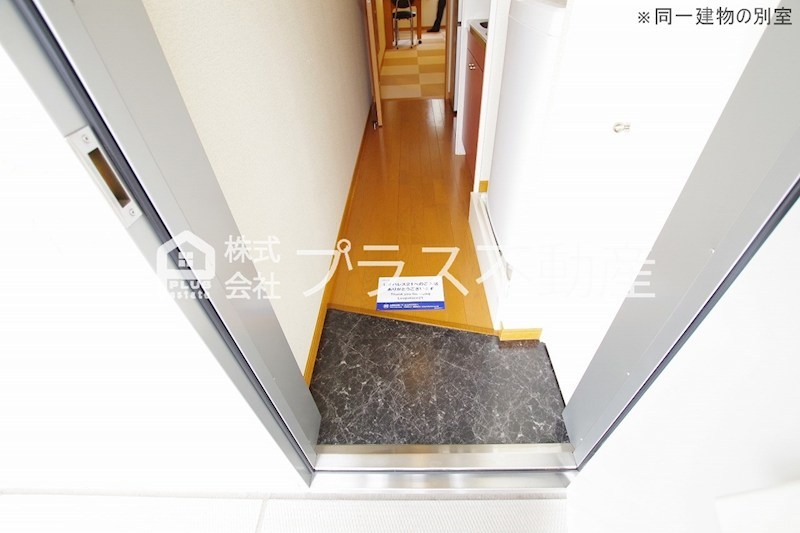 レオパレス水一 玄関