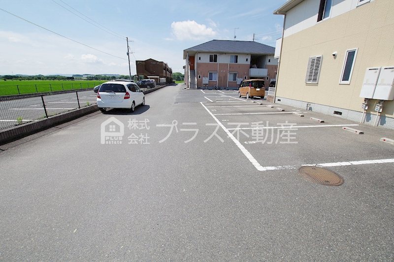 ヴィサージュ本城　E棟 駐車場