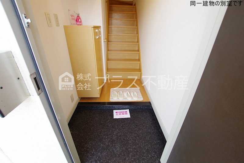 メゾンシャンデレザン 玄関