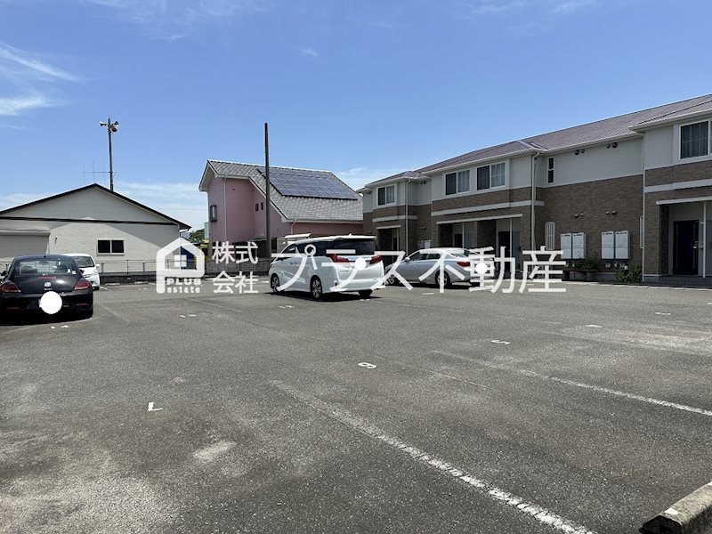 メゾンシャンデレザン 駐車場
